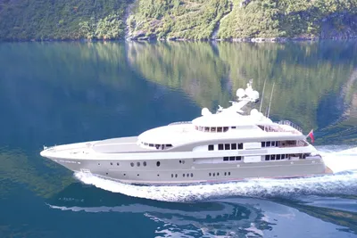 Lurssen Custom Displacement