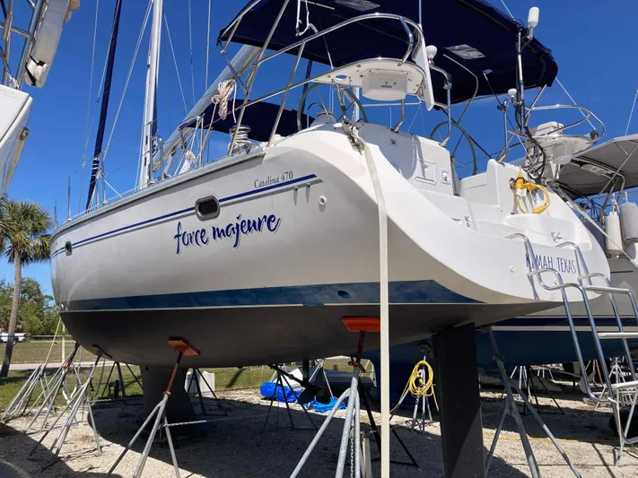  Yacht Photos Pics 2008 Catalina 470 sailboat on stands, named "Force Majeure," under clear blue sky.