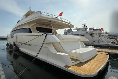 Ferretti Yachts 960