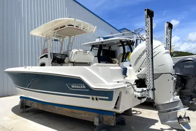 Boston Whaler 230 Outrage