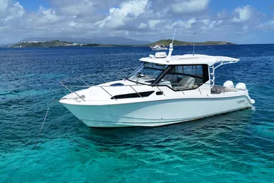 Boston Whaler 325 Conquest