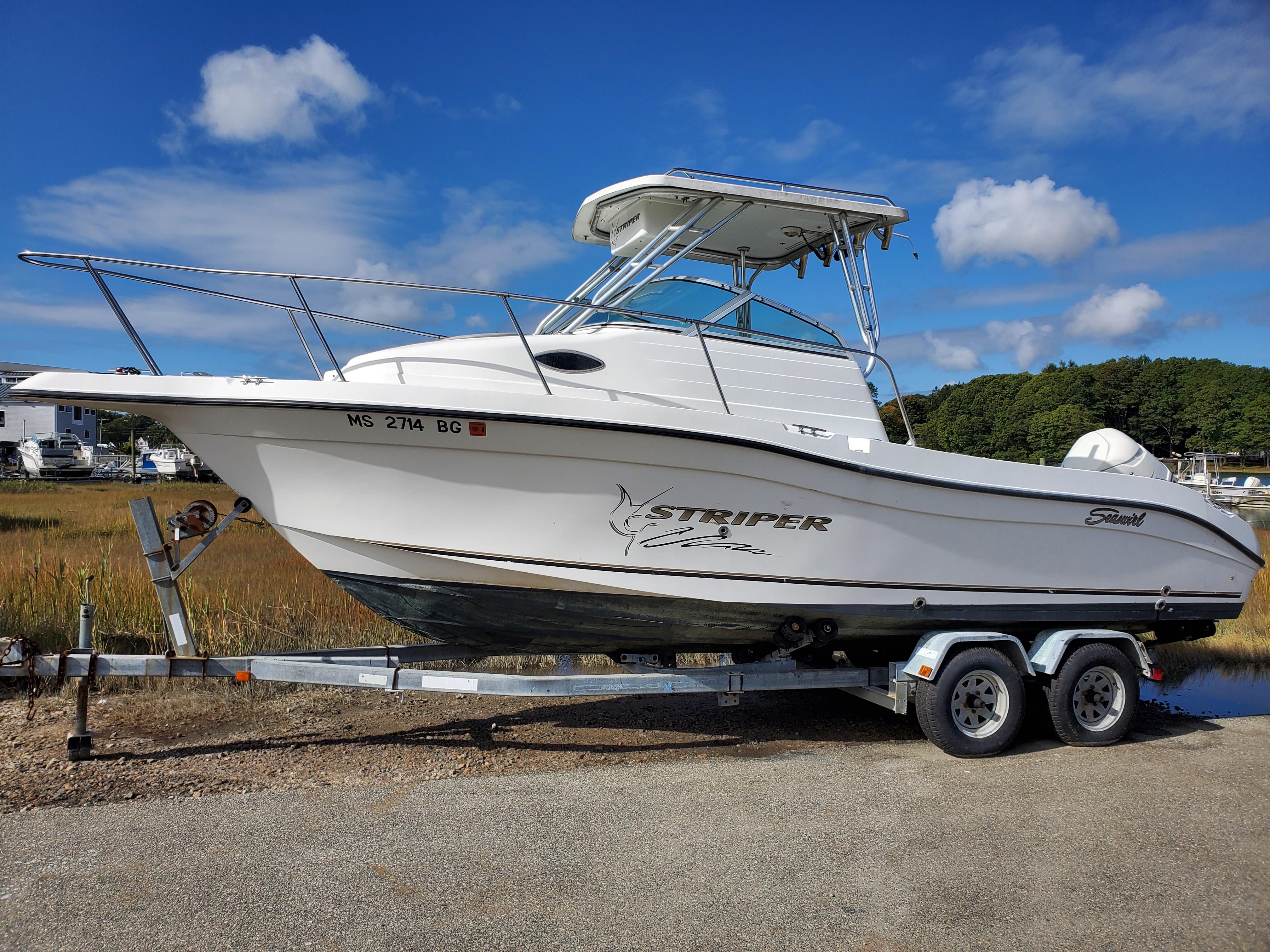 2003 Seaswirl Striper 2301 Walkaround OB Bateaux de pêche en eau salée