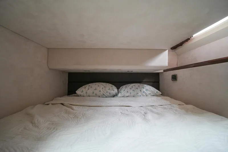  Yacht Photos Pics Cozy bedroom in 2017 Galeon 43 SKY yacht with double bed and pillows.