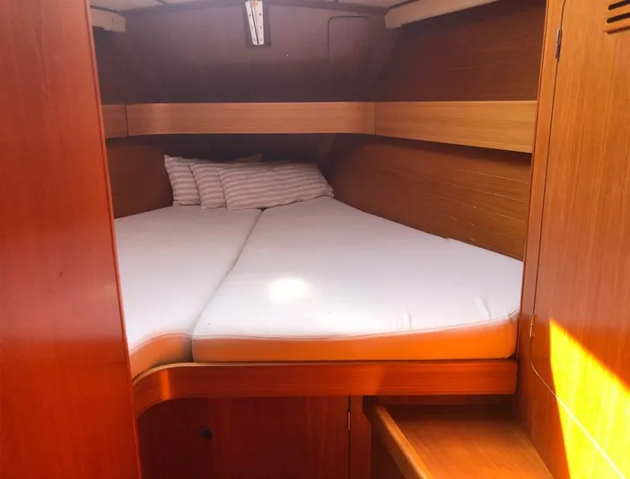 "acamar Iii" Yacht Photos Pics Cozy cabin interior of 1992 Grand Soleil 45 German Frers sailboat with wooden finish.