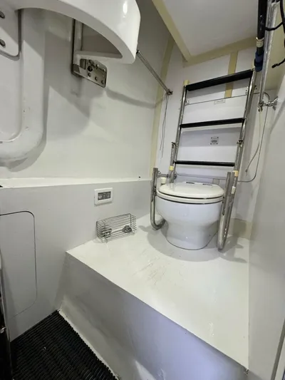  Yacht Photos Pics 2008 Hatteras 64 My - Image 40