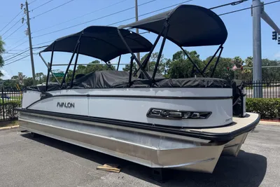 Avalon Catalina Platinum Quad Lounge - 25'