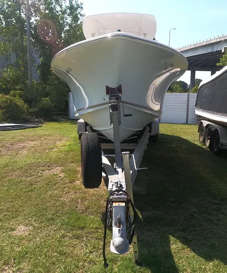  Yacht Photos Pics 2011 Sea Hunt Gamefish 29 boat on trailer, front view.