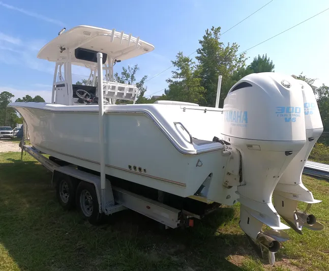  Yacht Photos Pics 2011 Sea Hunt Gamefish 29 boat with twin Yamaha 300 engines on trailer.