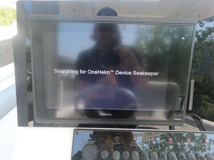  Yacht Photos Pics Garmin display on 2011 Sea Hunt Gamefish 29 searching for OneHelm Device Seakeeper.