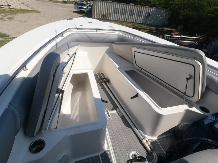  Yacht Photos Pics 2011 Sea Hunt Gamefish 29 boat with open storage compartments.