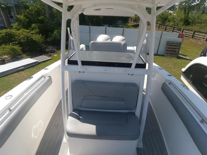  Yacht Photos Pics 2011 Sea Hunt Gamefish 29 boat interior with seating and T-top.