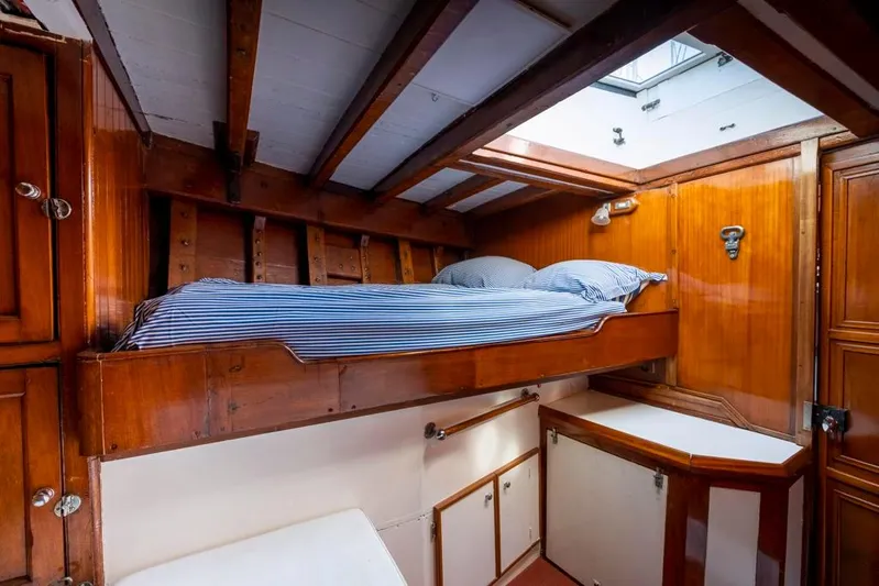 Juliette Yacht Photos Pics 1929 Robertson boat interior with wooden bunk bed and nautical decor.
