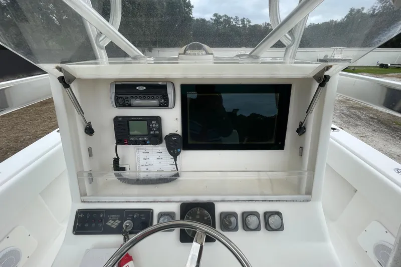 Steph-lo Yacht Photos Pics 2004 SeaVee 320i Cuddy boat dashboard with navigation and communication equipment.