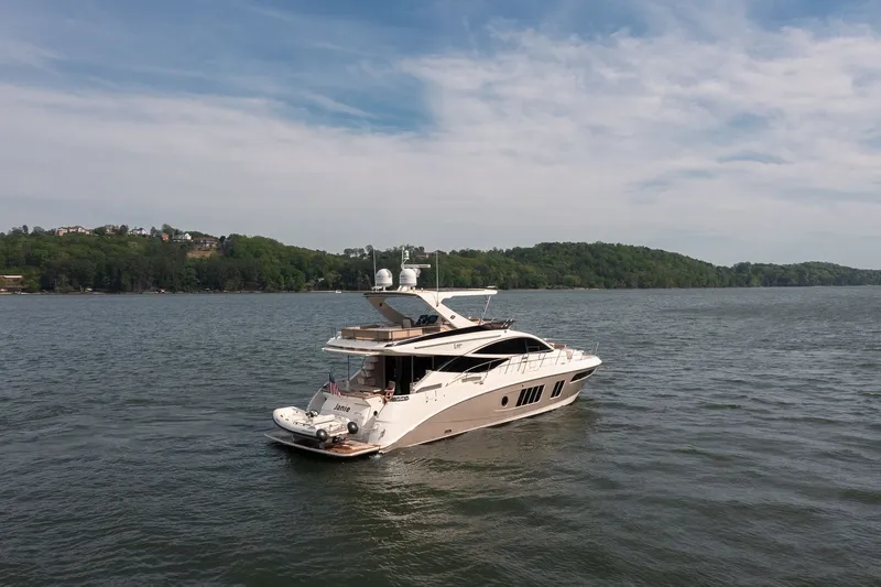 Janie Yacht Photos Pics 2018 Sea Ray L650 Fly on a tranquil lake.