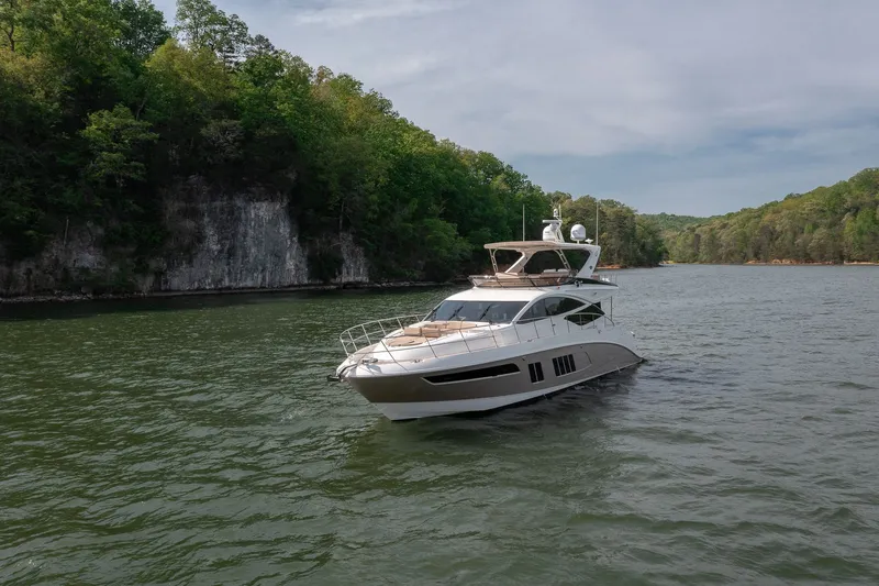 Janie Yacht Photos Pics 2018 Sea Ray L650 Fly on a serene river.