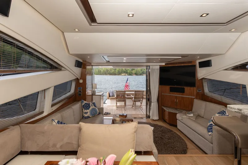 Janie Yacht Photos Pics Luxurious interior of 2018 Sea Ray L650 Fly yacht.
