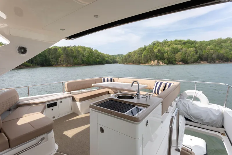 Janie Yacht Photos Pics Luxurious interior of 2018 Sea Ray L650 Fly yacht.