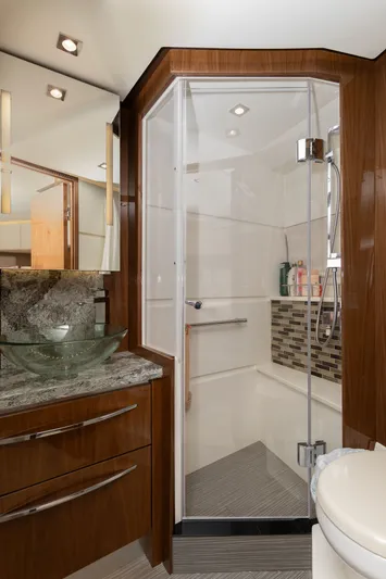 Janie Yacht Photos Pics Luxurious bathroom on the 2018 Sea Ray L650 Fly yacht.