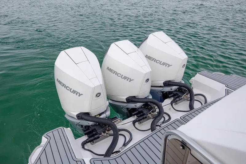  Yacht Photos Pics Triple Mercury outboard engines on a 2020 Sea Ray Sundancer 320, cruising in clear waters.