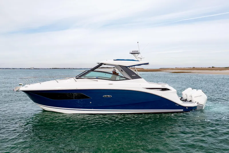  Yacht Photos Pics 2020 Sea Ray Sundancer 320 Outboard cruising on open water.
