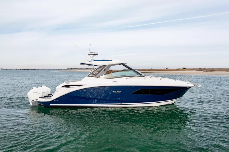  Yacht Photos Pics 2020 Sea Ray Sundancer 320 Outboard cruising on open water.