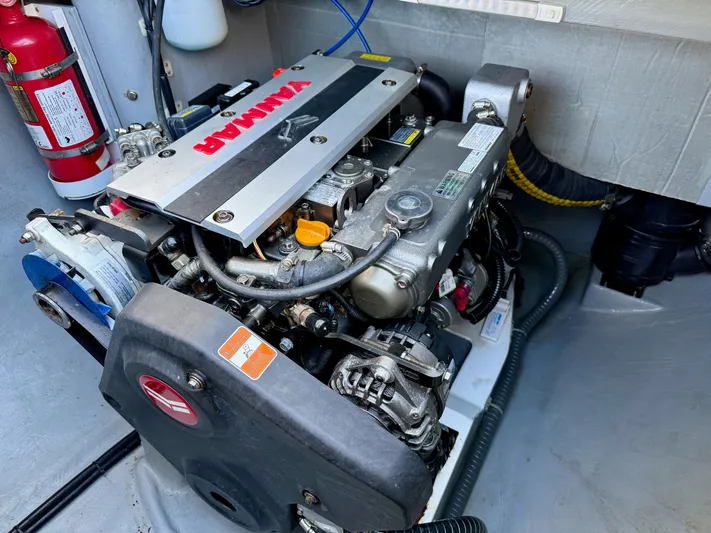 Aurora Yacht Photos Pics 