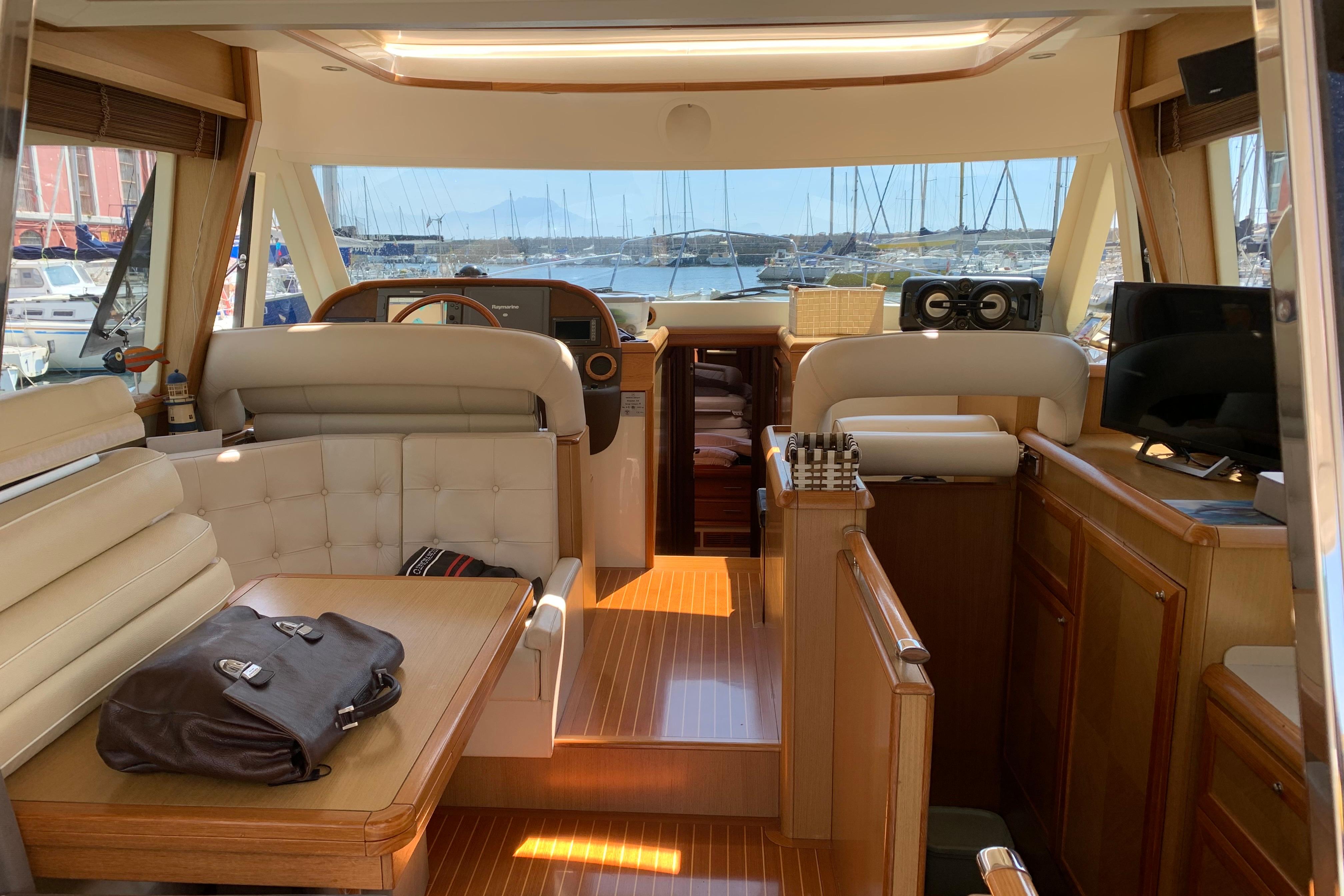 2008 Mochi Craft 54' Dolphin Motor Yachts for sale - YachtWorld