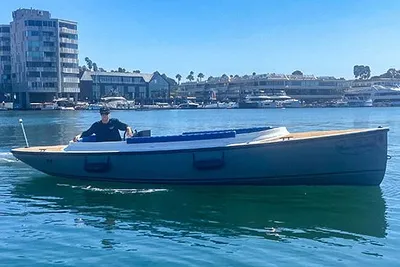 Vision Marine Technologies Fantail 217