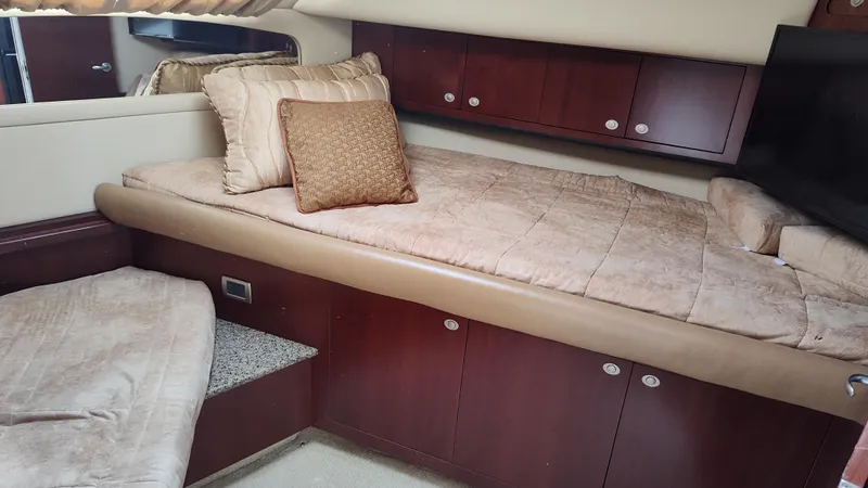 Drifter Yacht Photos Pics 2005 Sea Ray 390 Motor Yacht cabin with bed and storage cabinets.