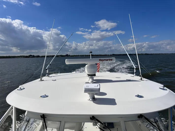 Headhunter Yacht Photos Pics 2010 SeaVee 430 Sport Express boat cruising on open water under a blue sky.