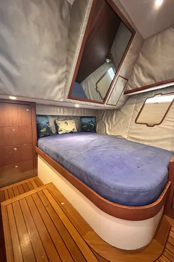 Headhunter Yacht Photos Pics 2010 SeaVee 430 Sport Express cabin with bed, wooden flooring, and storage.