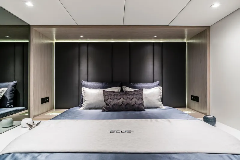 Feel The Blue Yacht Photos Pics 