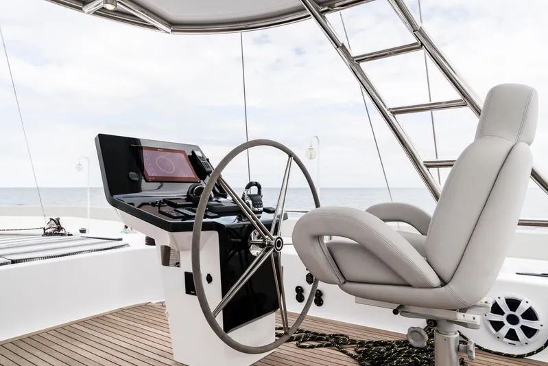 Feel The Blue Yacht Photos Pics 