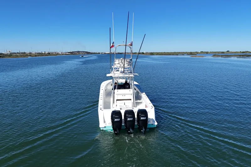 Uno Mas Yacht Photos Pics 2013 SeaVee 39B Center Console boat cruising on open water.