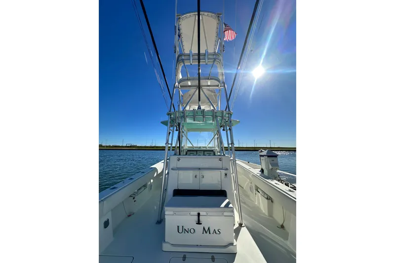 Uno Mas Yacht Photos Pics 2013 SeaVee 39B Center Console boat on water under clear blue sky.