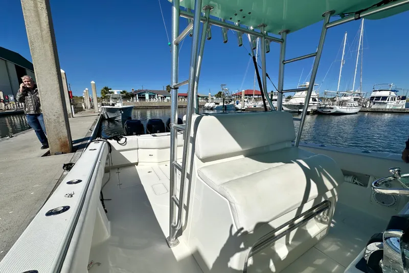 Uno Mas Yacht Photos Pics 2013 SeaVee 39B Center Console boat docked at marina under clear blue sky.