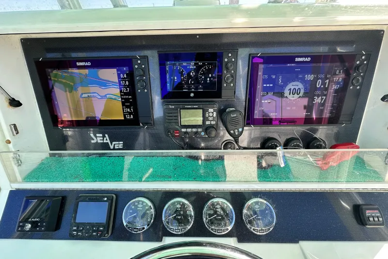 Uno Mas Yacht Photos Pics 2013 SeaVee 39B Center Console dashboard with Simrad navigation displays and controls.