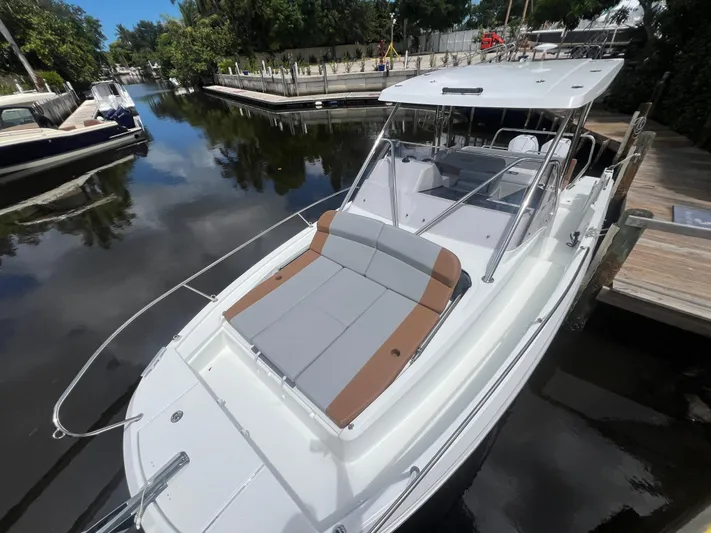  Yacht Photos Pics 2025 Beneteau Flyer 9 SUNdeck moored at a serene dockside location.