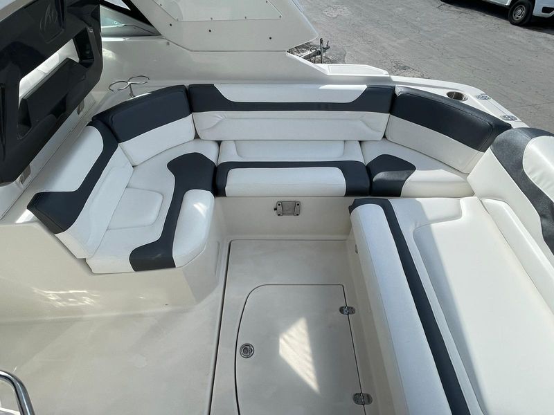 2014 Monterey 320 Sport Yacht