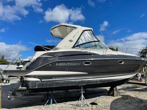 Monterey 320 Sport Yacht