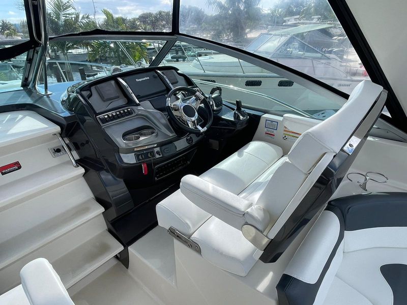 2014 Monterey 320 Sport Yacht