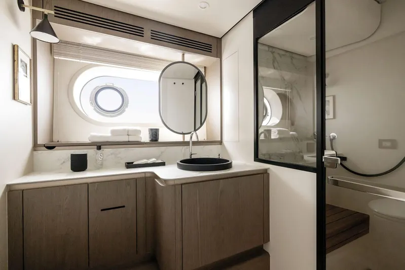  Yacht Photos Pics Manufacturer Provided Image