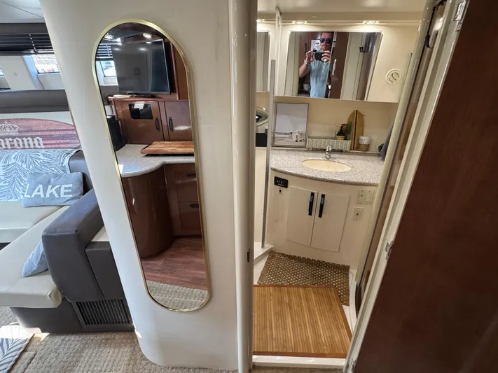  Yacht Photos Pics Interior of 2008 Carver 36 Mariner yacht, featuring a cozy cabin and modern amenities.