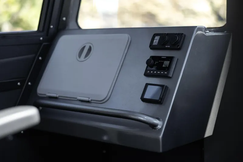 Jasper Marine Defender 22 Yacht Photos Pics Control panel of 2025 Jasper Marine Defender 22 - Storm Bow boat.