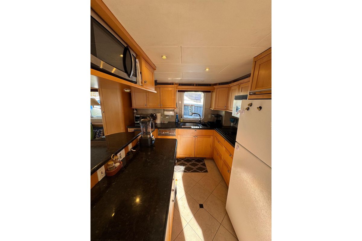 2003 Cape Horn 65 