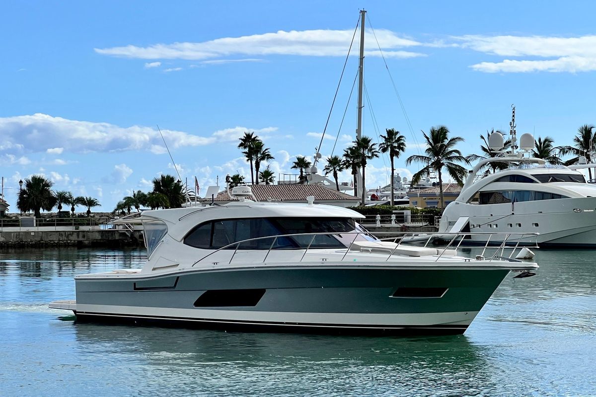 2017 Riviera 44 