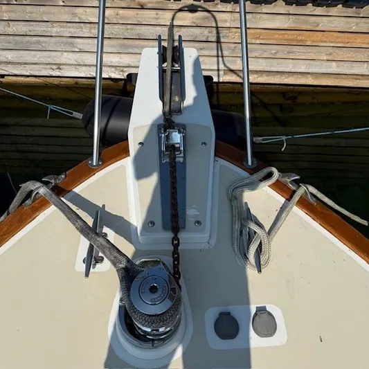  Yacht Photos Pics Bow of 1997 Little Harbor WhisperJet 46 with anchor chain and ropes.