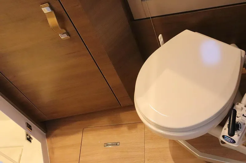 Fortunate Sun Yacht Photos Pics Head View (1)