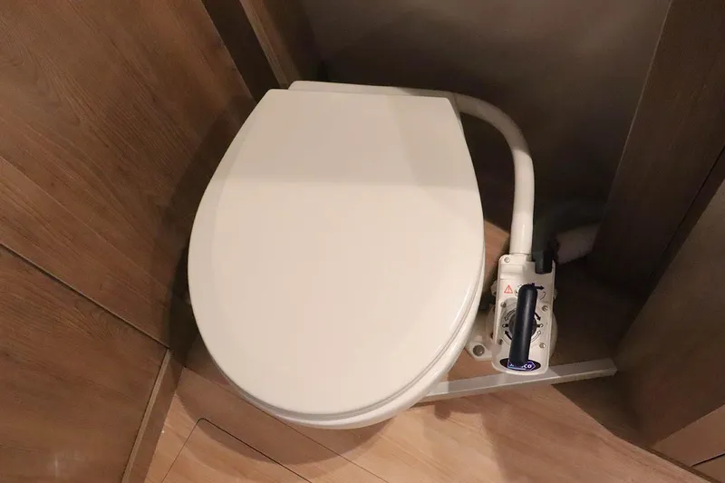 Fortunate Sun Yacht Photos Pics Head View (4)