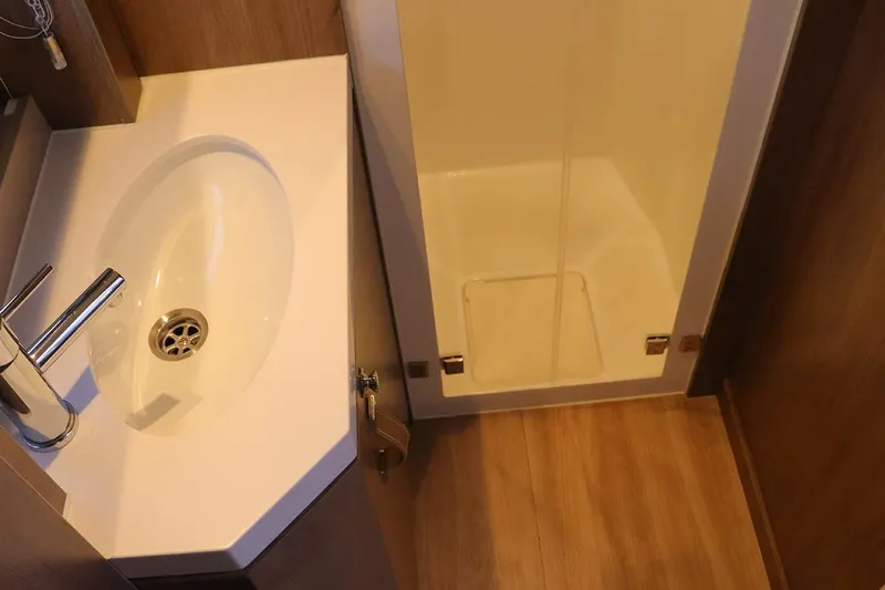 Fortunate Sun Yacht Photos Pics Head View (5)